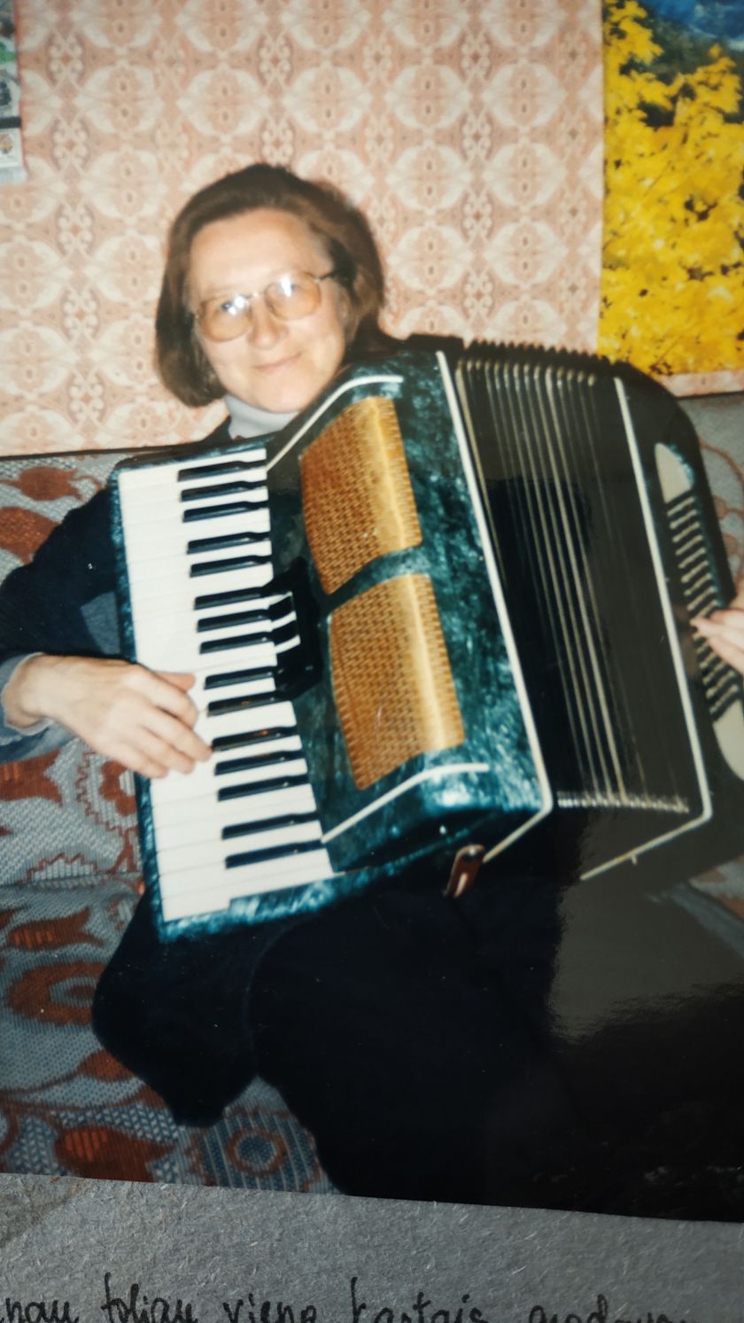 Sunkus insultas Angelijai sutrikdė gyvenimą, tačiau atmintis išsaugojo jaunystėje patirtas skaudžias tragedijas ir netektis