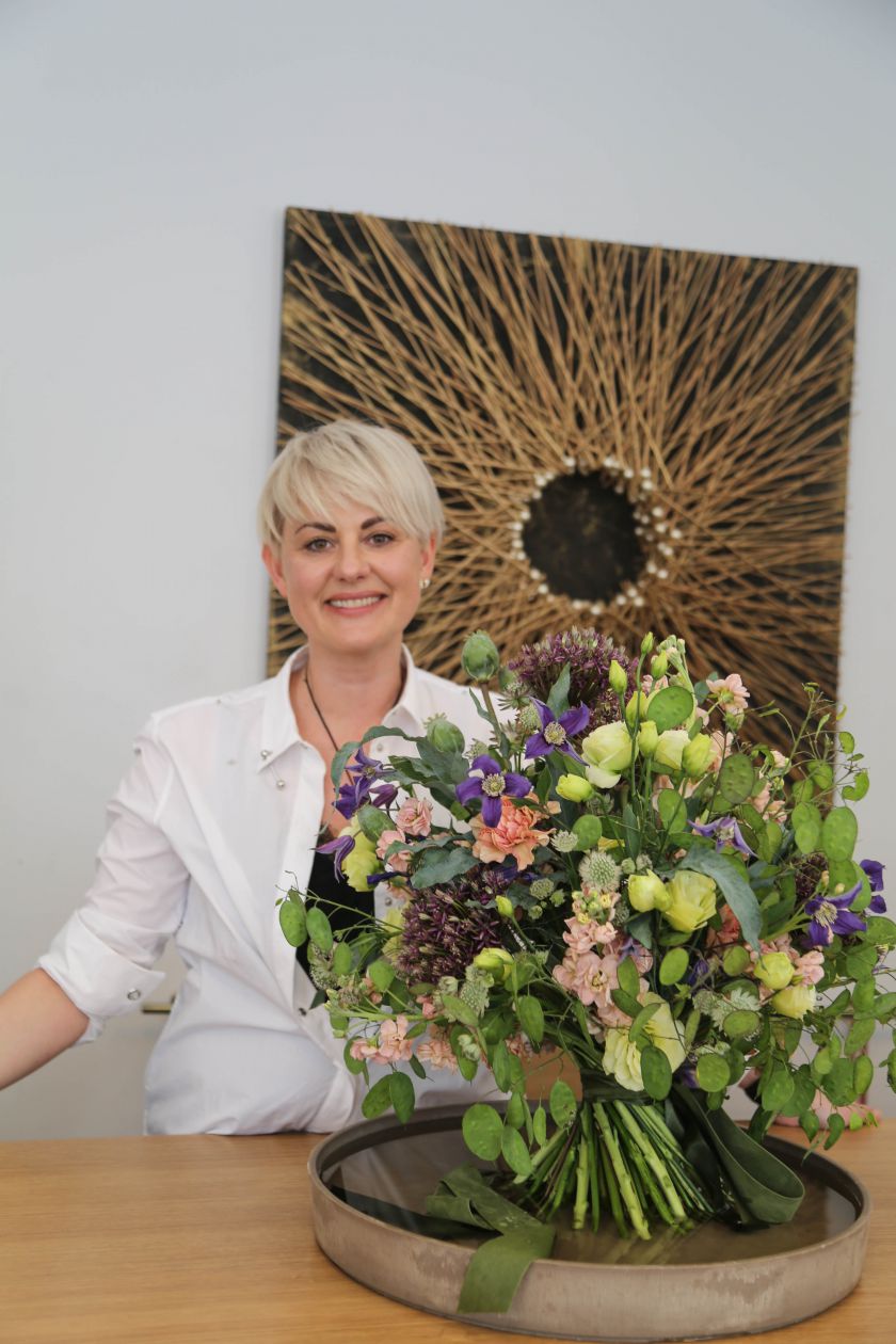 Praktiniai floristės patarimai: kuriame šventinę puokštę (video)