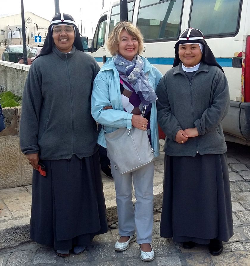 „Moteris verkia viena namuose, o visi jos bijo...“ – savanorė Irmina apie nepaprastas savanorystės patirtis