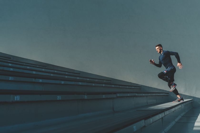 Sugrįžtantiems į bėgimo trasas – trenerio patarimai: kaip ugdyti greitį ir ištvermę?