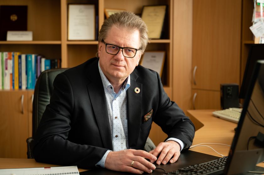 Vakcina nuo ŽIV tampa vis realesnė: prof. Čaplinskas papasakojo, kodėl to laukti teko beveik 40 metų
