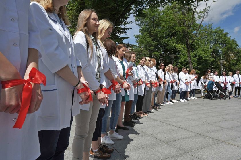 Sveikatos įstaigų reformos buldozeris važiuoja toliau: Seimo Sveikatos reikalų komitetas esminius gydytojų pasiūlymus atmetė