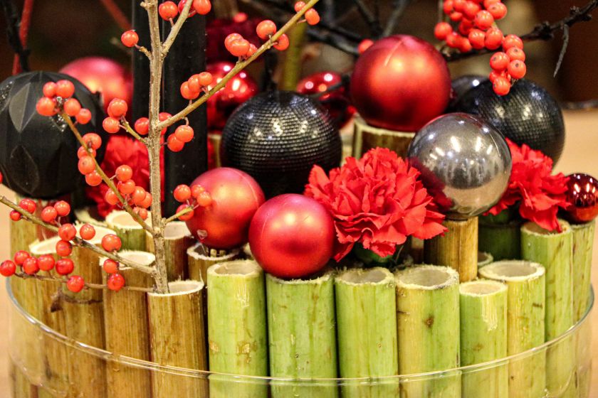Floristas Antanas Mažonas pataria, kaip susikurti modernią kalėdinę kompoziciją (video)