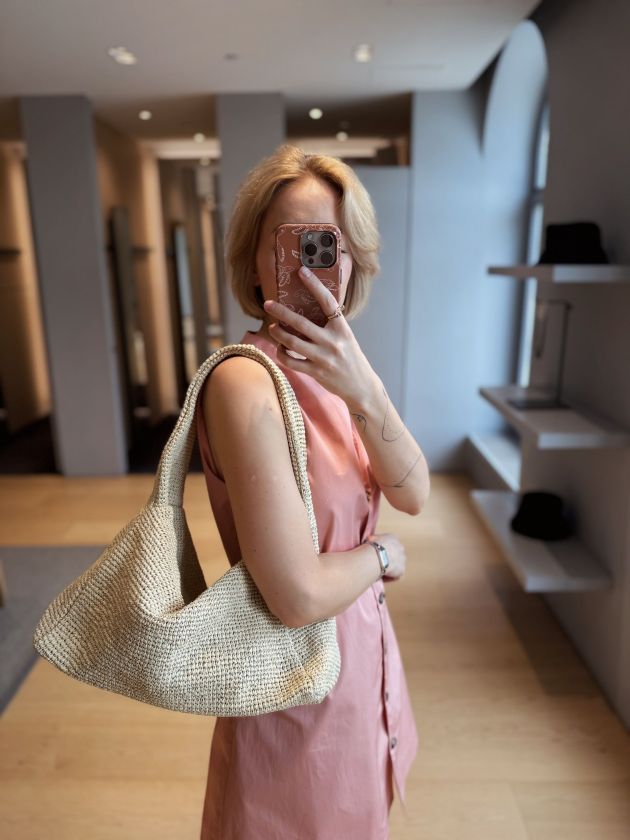 Nuo parduotuvių vitrinos iki jūsų spintos: stilistė pataria, ką šią vasarą dėvėti